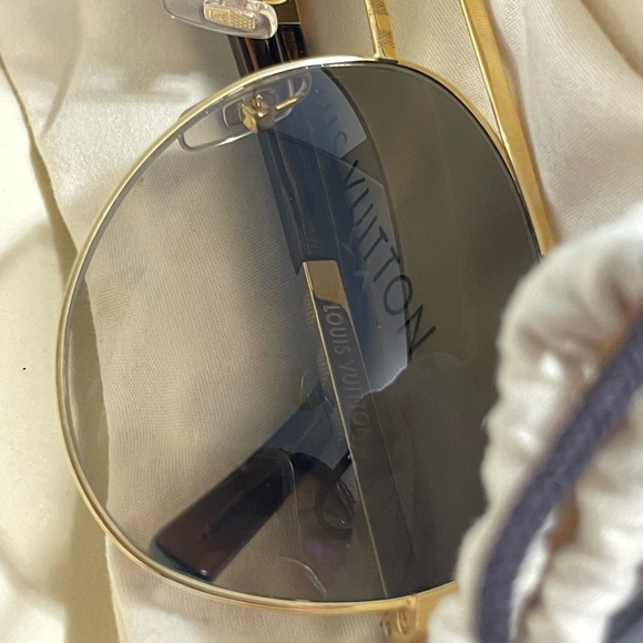 SOLD ON IG @mmbagslux. 🧡Authentic LV ATTITUDE PILOT SUNGLASSES GOLD - Picture 5 of 14